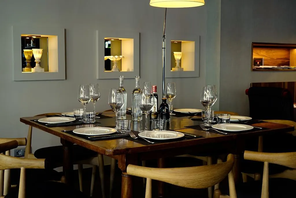 Hotel Villa Emilia Barcelona 4*,