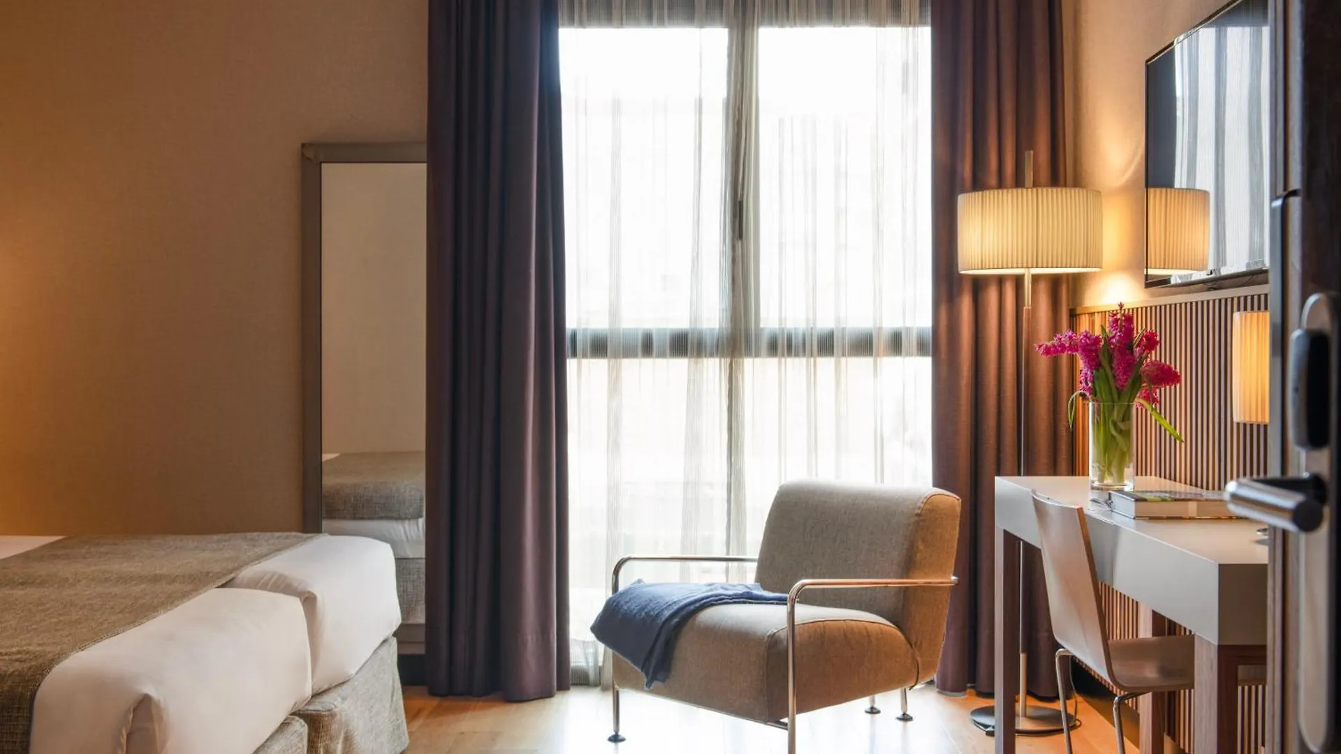 Hotel Villa Emilia Barcelona 4*,