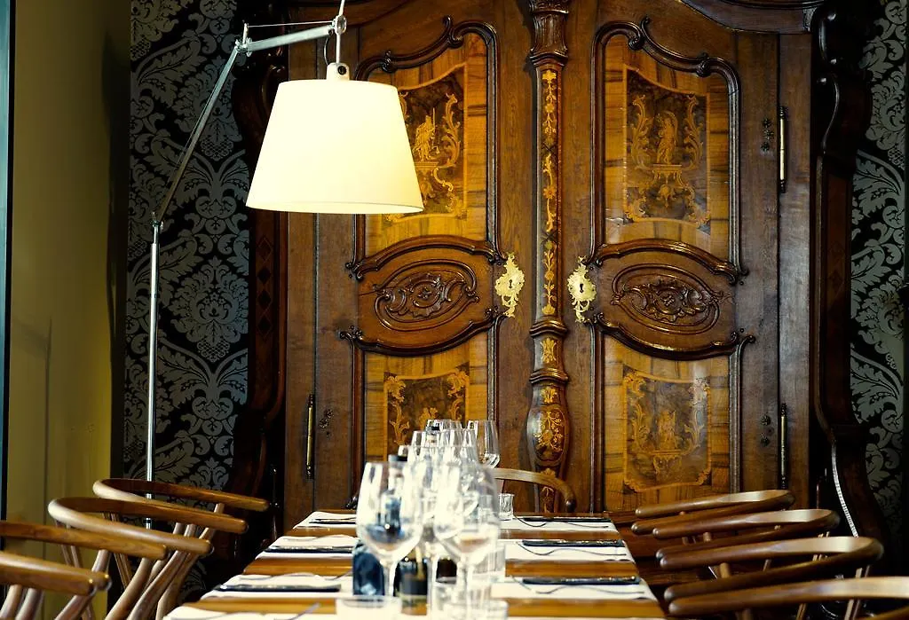 Hotel Villa Emilia Barcelona 4*,