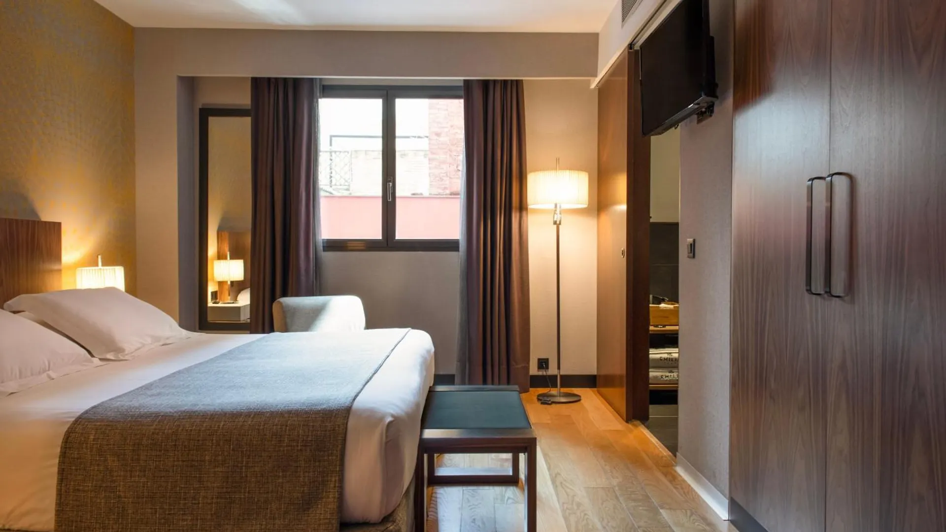 Hotel Villa Emilia Barcelona 4*,  España